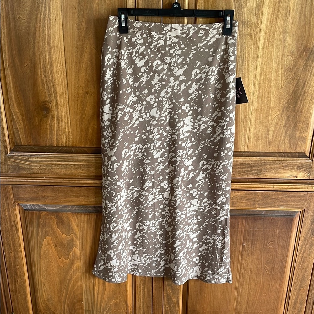Elegant Brown Patterned Skirt